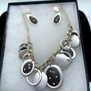 Set Silver and black Necklace, bracelet and earrings